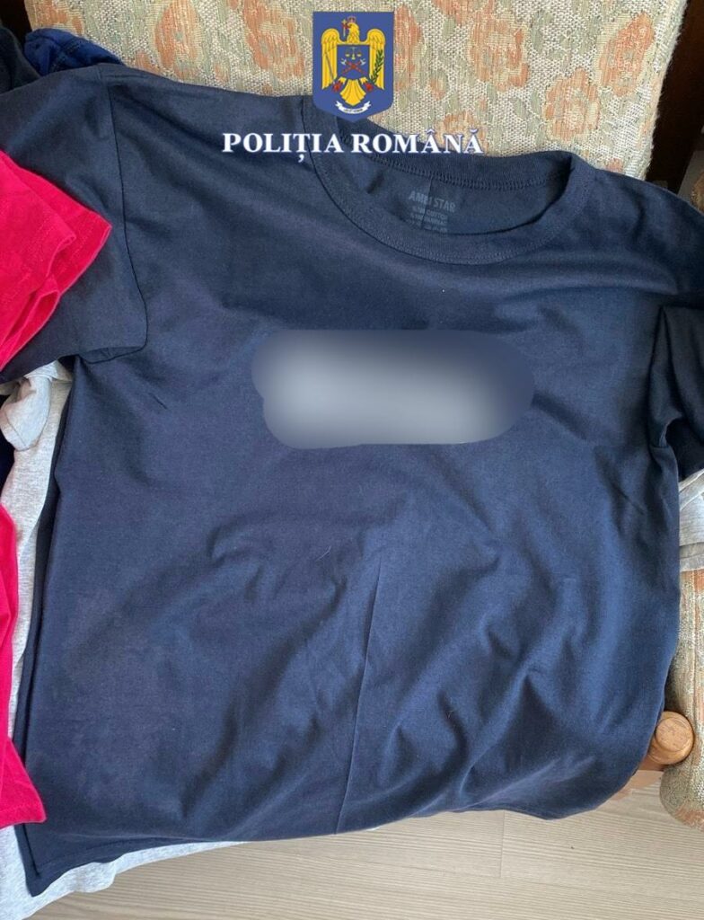 FOTO Dosar penal pentru un bărbat care vindea haine contrafăcute în Murfatlar WhatsApp Image 2025 07 13 at 13.53.16 1