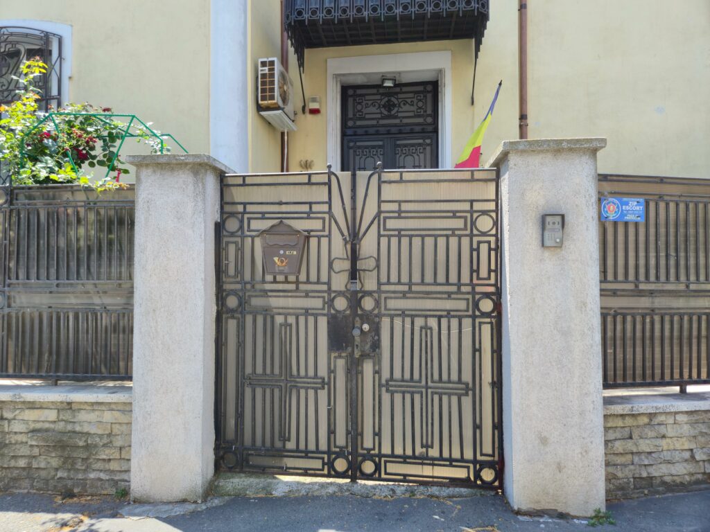 FOTO VIDEO Reședința Arhiepiscopului Teodosie: viața discretă dintr-un monument istoric din Constanța, cu vedere la mare 6 FOTO VIDEO Reședința Arhiepiscopului Teodosie: viața discretă dintr-un monument istoric din Constanța, cu vedere la mare WhatsApp Image 2025 07 14 at 08.17.10