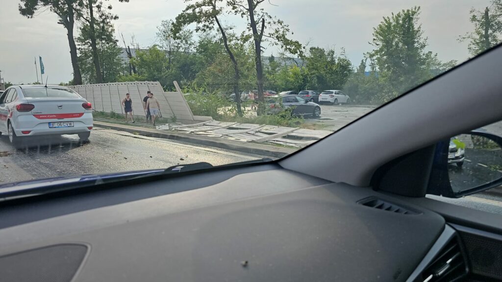 FOTO VIDEO Cod roșu de furtună. O femeie de 49 de ani a murit în Otopeni, lovită de bucăți de acoperiș WhatsApp Image 2025 07 17 at 19.34.10