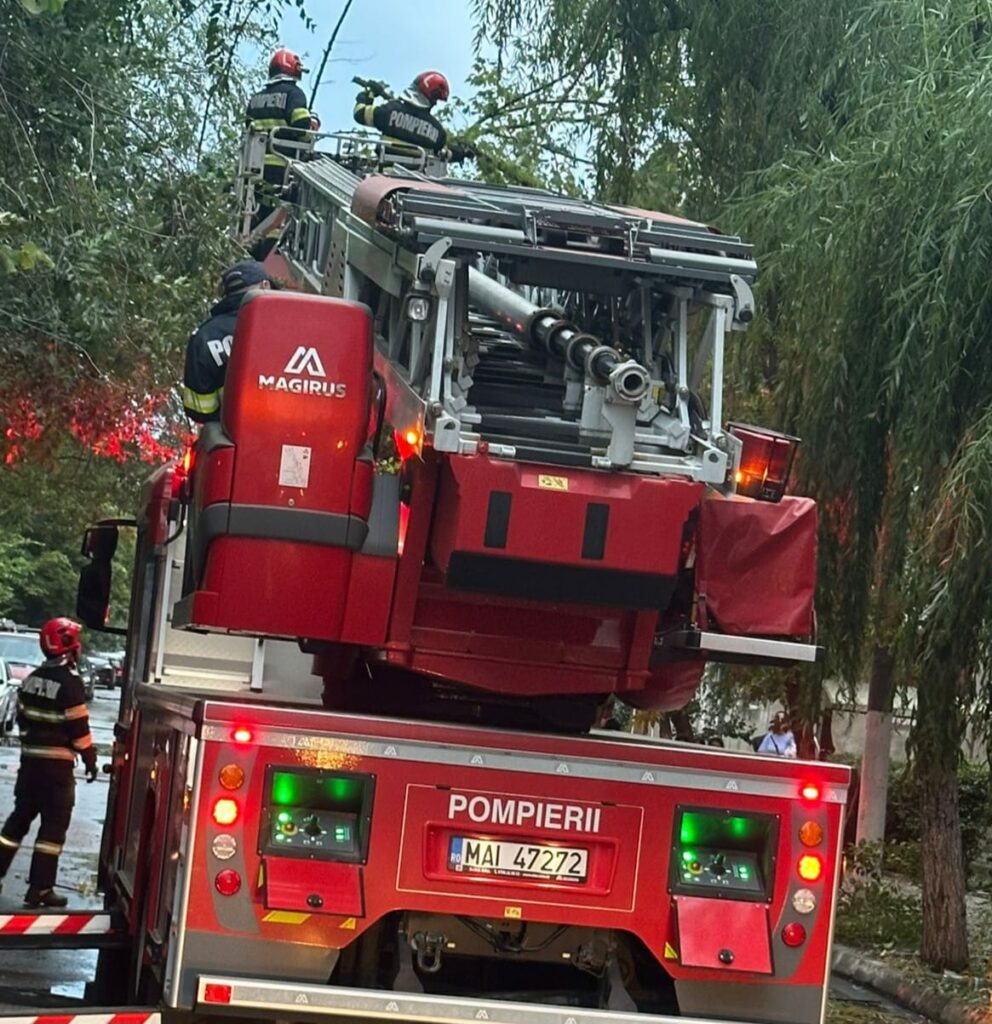 FOTO Ce a rămas în urma furtunii: Cod roșu în 14 județe și București/ O persoană decedată, două rănite și pagube semnificative WhatsApp Image 2025 07 18 at 08.52.45