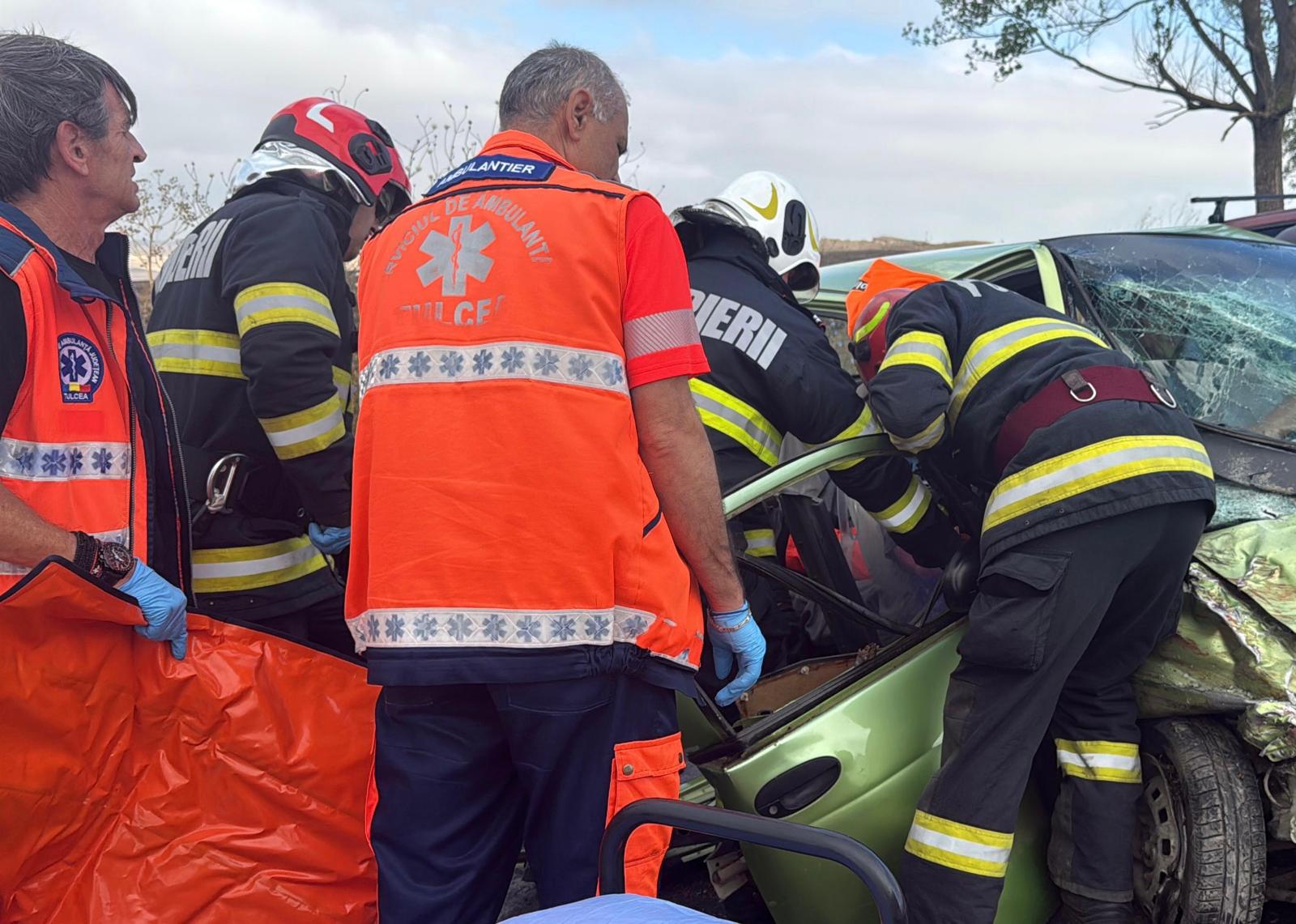 FOTO VIDEO Accident grav între două mașini, în Tulcea: o femeie și un minor au fost transportați la spital WhatsApp Image 2025 07 18 at 10.51.41