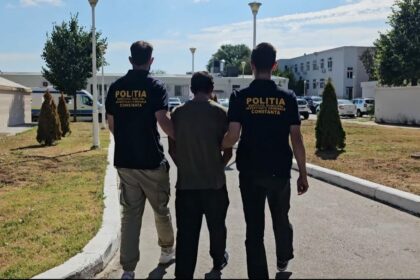 VIDEO Un bărbat a fost arestat preventiv după ce a incendiat trei mașini în municipiul Constanța WhatsApp Image 2025 07 18 at 12.56.40