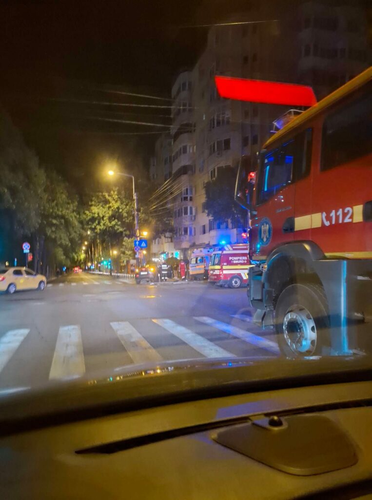 FOTO VIDEO O ambulanță a fost implicată într-un accident cu un alt autoturism în Constanța. O victimă a fost transportată la spital 3 FOTO VIDEO O ambulanță a fost implicată într-un accident cu un alt autoturism în Constanța. O victimă a fost transportată la spital WhatsApp Image 2025 07 20 at 12.50.36