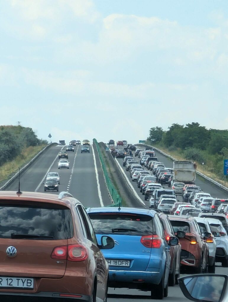 FOTO VIDEO Accident cu cinci mașini implicate pe A2, în zona localității Cernavodă / O persoană rănită / Trafic îngreunat 2 FOTO VIDEO Accident cu cinci mașini implicate pe A2, în zona localității Cernavodă / O persoană rănită / Trafic îngreunat WhatsApp Image 2025 07 20 at 13.56.06