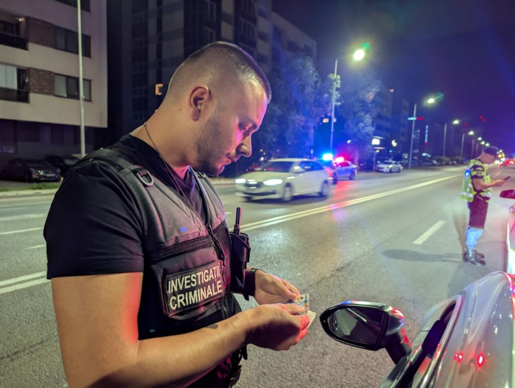 FOTO VIDEO Razie de amploare în Constanța și Mamaia / Peste 1000 de persoane au fost legitimate / Peste 200 de amenzi aplicate / Doi șoferi beți, prinși la volan 4 FOTO VIDEO Razie de amploare în Constanța și Mamaia / Peste 1000 de persoane au fost legitimate / Peste 200 de amenzi aplicate / Doi șoferi beți, prinși la volan WhatsApp Image 2025 07 20 at 14.54.11
