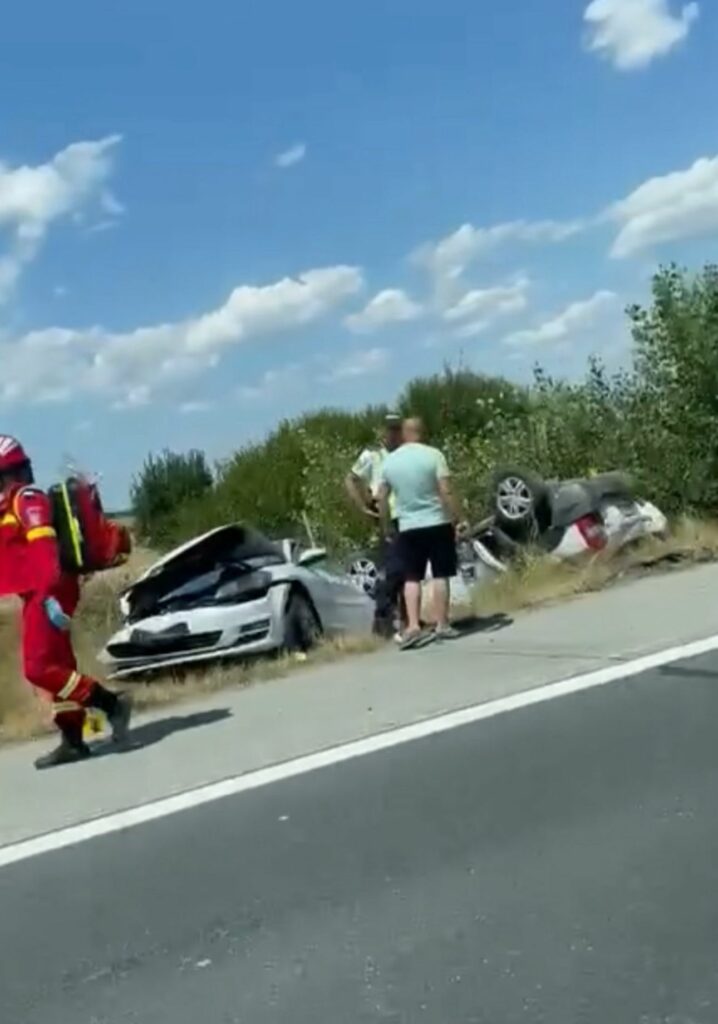 FOTO VIDEO Accident între două mașini pe Autostrada Soarelui / Una dintre ele s-a răsturnat 2 FOTO VIDEO Accident între două mașini pe Autostrada Soarelui / Una dintre ele s-a răsturnat WhatsApp Image 2025 07 20 at 14.56.46