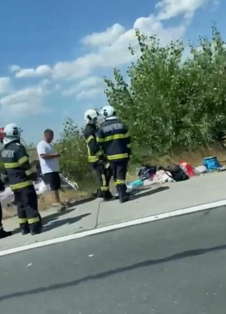 FOTO VIDEO Accident între două mașini pe Autostrada Soarelui / Una dintre ele s-a răsturnat 3 FOTO VIDEO Accident între două mașini pe Autostrada Soarelui / Una dintre ele s-a răsturnat WhatsApp Image 2025 07 20 at 14.56.59 1