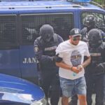 BREAKING VIDEO Duduianu Gabriel, fiul lui Emi Pian, adus la sediul DIICOT într-un dosar de trafic de persoane: „Care a făcut așa ceva să îl bage Dumnezeu în pământ” WhatsApp Image 2025 07 30 at 15.21.56