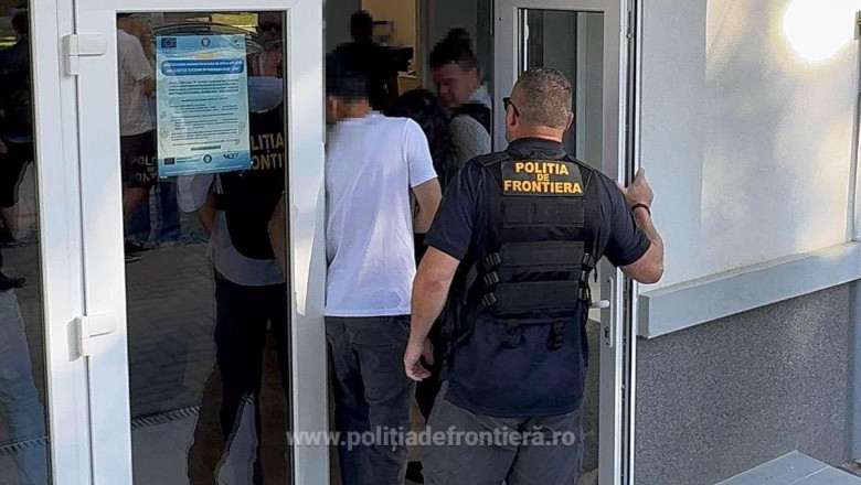 Peste 90 de percheziții vizând eliberarea de documente de identitate cu domiciliu fictiv pentru 1.700 de persoane din fosta URSS YWQwNGUyMWViZjRiZTY5ODU2YWUzMTYwNjllYzQ3NzM.thumb