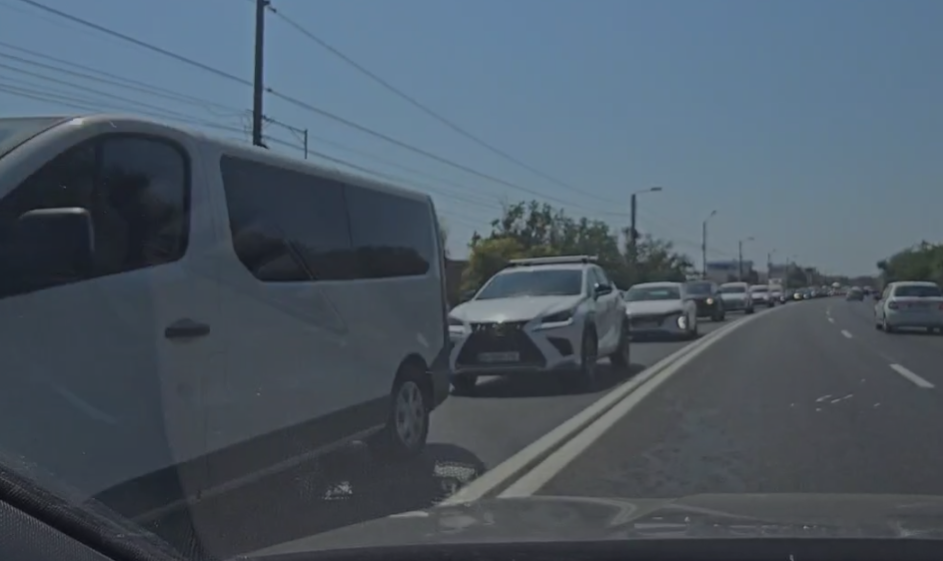 FOTO VIDEO Coadă de mașini care se întinde pe KILOMETRI, pe drumul spre sudul litoralului 3 FOTO VIDEO Coadă de mașini care se întinde pe KILOMETRI, pe drumul spre sudul litoralului as