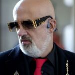 VIDEO Un avocat care l-a reprezentat pe Călin Georgescu a fost săltat de poliție. A fost prins după ce s-ar fi întâlnit cu o minoră avocat calin georgescu 610x425 1