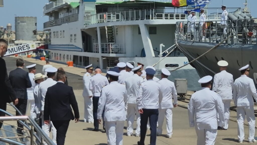 FOTO VIDEO Ministrul Apărării, prezent la preluarea de către România a comenzii Grupului operativ pentru combaterea minelor marine din Marea Neagră 23 FOTO VIDEO Ministrul Apărării, prezent la preluarea de către România a comenzii Grupului operativ pentru combaterea minelor marine din Marea Neagră b87918d4 a18c 4b7d b498 46cd94f55043