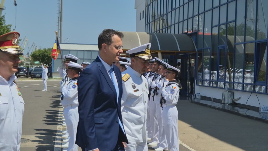 FOTO VIDEO Ministrul Apărării, prezent la preluarea de către România a comenzii Grupului operativ pentru combaterea minelor marine din Marea Neagră 4 FOTO VIDEO Ministrul Apărării, prezent la preluarea de către România a comenzii Grupului operativ pentru combaterea minelor marine din Marea Neagră beb130d6 632a 4ddd bef9 86553cb26619