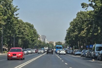 USR Constanța propune punerea la dispoziție a parcării de la City Park Mall pe timp de noapte după desființarea locurilor de pe bulevardul Alexandru Lăpușneanu bulevardul alexandru lapusneanu trafic aglomerat masini vara 2 1140x815 1