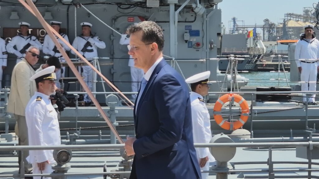 FOTO VIDEO Ministrul Apărării, prezent la preluarea de către România a comenzii Grupului operativ pentru combaterea minelor marine din Marea Neagră 24 FOTO VIDEO Ministrul Apărării, prezent la preluarea de către România a comenzii Grupului operativ pentru combaterea minelor marine din Marea Neagră cbb763ef 5d89 4281 8d7d db36ada50114