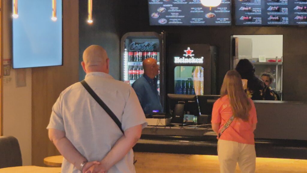 EXCLUSIV FOTO VIDEO/ Control DSVSA în City Park Mall! Mai multe restaurante, ÎNCHISE/ UPDATE 12 EXCLUSIV FOTO VIDEO/ Control DSVSA în City Park Mall! Mai multe restaurante, ÎNCHISE/ UPDATE cc3df9c6 466e 46f3 bcbe 8df8190d0b3c