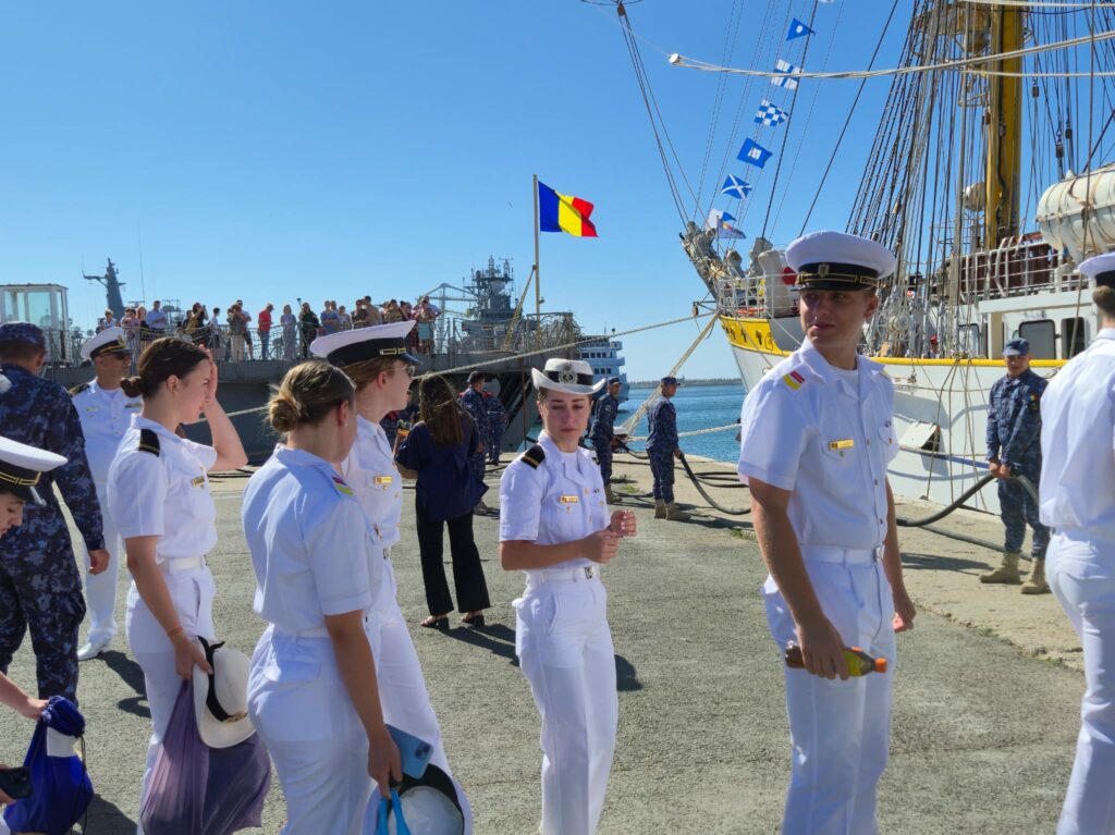 FOTO VIDEO Sentimente puternice pentru studenții Academiei Navale! Nava-școală „Mircea” pleacă în marșul internațional de instrucție d0d9d56a 90f2 458c b084 d422200275df