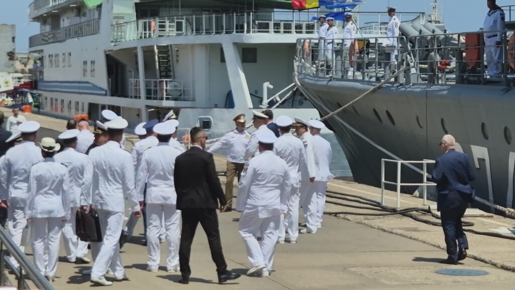 FOTO VIDEO Ministrul Apărării, prezent la preluarea de către România a comenzii Grupului operativ pentru combaterea minelor marine din Marea Neagră 25 FOTO VIDEO Ministrul Apărării, prezent la preluarea de către România a comenzii Grupului operativ pentru combaterea minelor marine din Marea Neagră d25a35c0 087a 4c6f b0fa a70bccd59b82