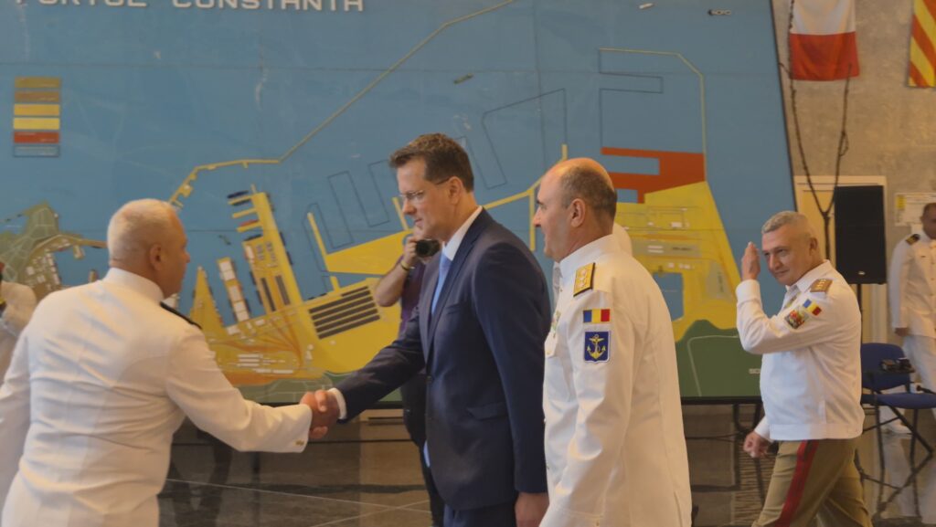 FOTO VIDEO Ministrul Apărării, prezent la preluarea de către România a comenzii Grupului operativ pentru combaterea minelor marine din Marea Neagră 5 FOTO VIDEO Ministrul Apărării, prezent la preluarea de către România a comenzii Grupului operativ pentru combaterea minelor marine din Marea Neagră d2fc00d5 9895 4fb3 bdf5 7eebae8da42c