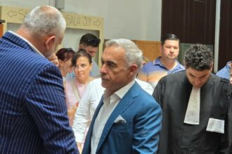 FOTO VIDEO Călin Georgescu, prezent în fața instanței/ Magistrații vor analiza măsura preventivă d461ad79 804f 43e8 a64a fa67394c8a23