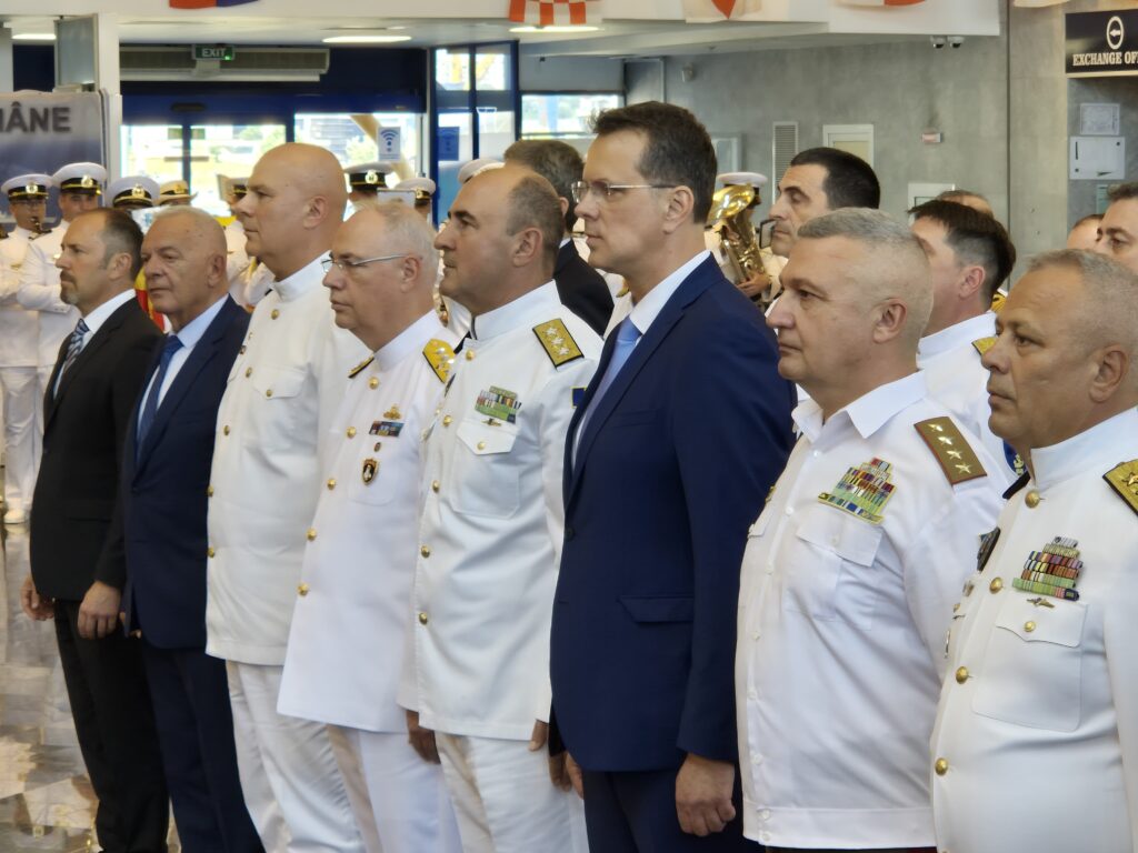FOTO VIDEO Ministrul Apărării, prezent la preluarea de către România a comenzii Grupului operativ pentru combaterea minelor marine din Marea Neagră 19 FOTO VIDEO Ministrul Apărării, prezent la preluarea de către România a comenzii Grupului operativ pentru combaterea minelor marine din Marea Neagră dc154c15 4b81 437e bd94 47cdf59013dd