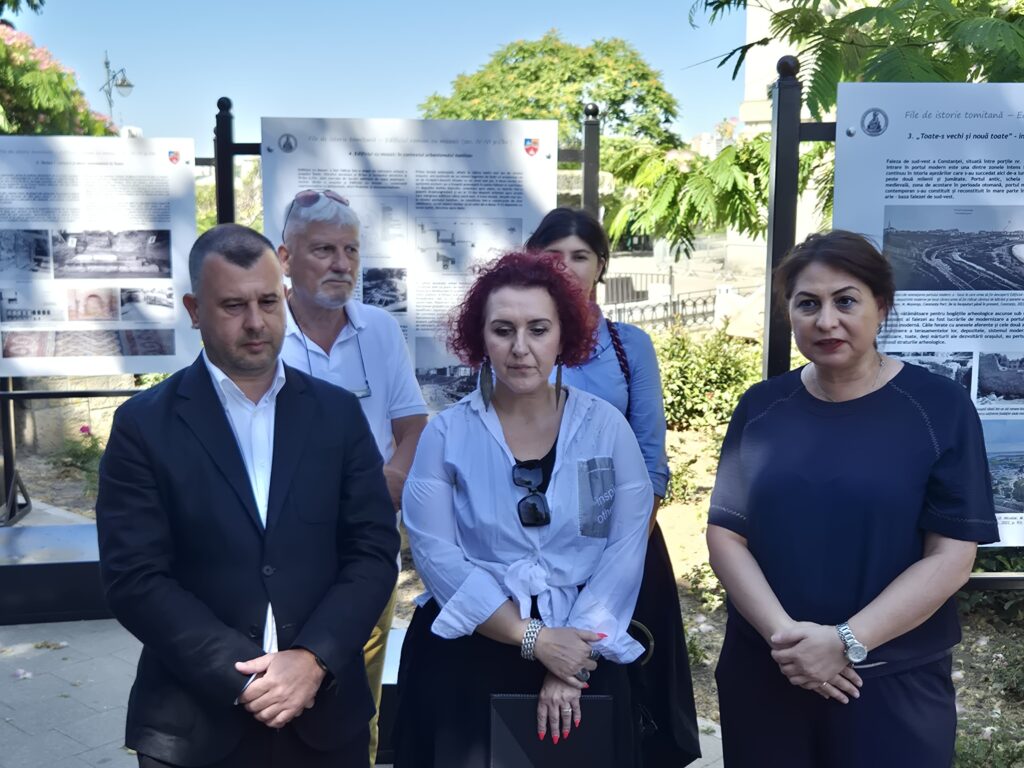 FOTO VIDEO Expoziție în aer liber la Edificiul roman cu mozaic: „File de istorie tomitană” 2 FOTO VIDEO Expoziție în aer liber la Edificiul roman cu mozaic: „File de istorie tomitană” dc26afec 880d 45fd b5c0 204accfea771