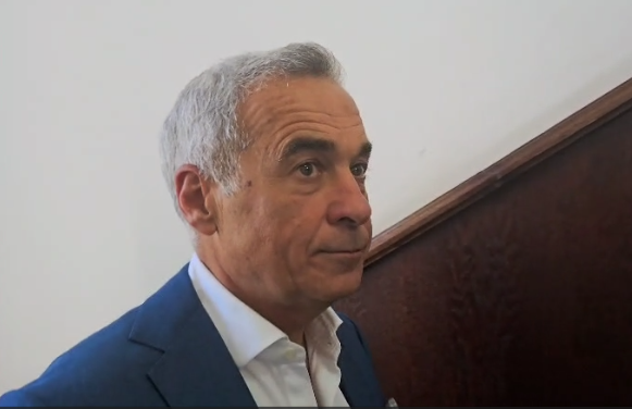 FOTO VIDEO Călin Georgescu, prezent în fața instanței/ Magistrații vor analiza măsura preventivă 2 FOTO VIDEO Călin Georgescu, prezent în fața instanței/ Magistrații vor analiza măsura preventivă dd 4