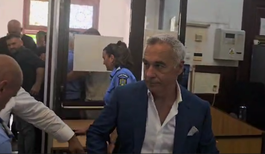 FOTO VIDEO Călin Georgescu, prezent în fața instanței/ Magistrații vor analiza măsura preventivă 3 FOTO VIDEO Călin Georgescu, prezent în fața instanței/ Magistrații vor analiza măsura preventivă ddd 2
