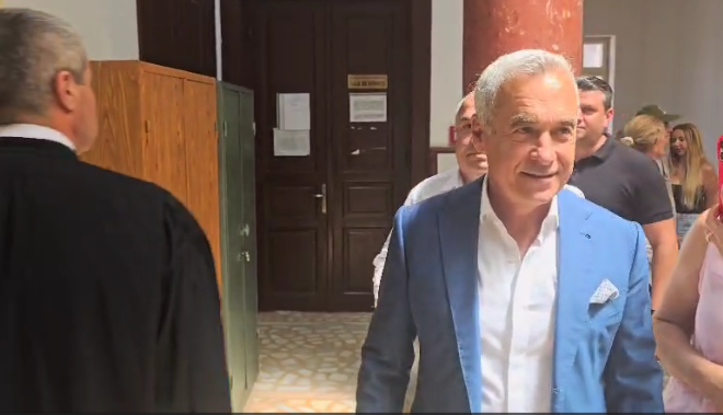 FOTO VIDEO Călin Georgescu, prezent în fața instanței/ Magistrații vor analiza măsura preventivă 4 FOTO VIDEO Călin Georgescu, prezent în fața instanței/ Magistrații vor analiza măsura preventivă ddddd