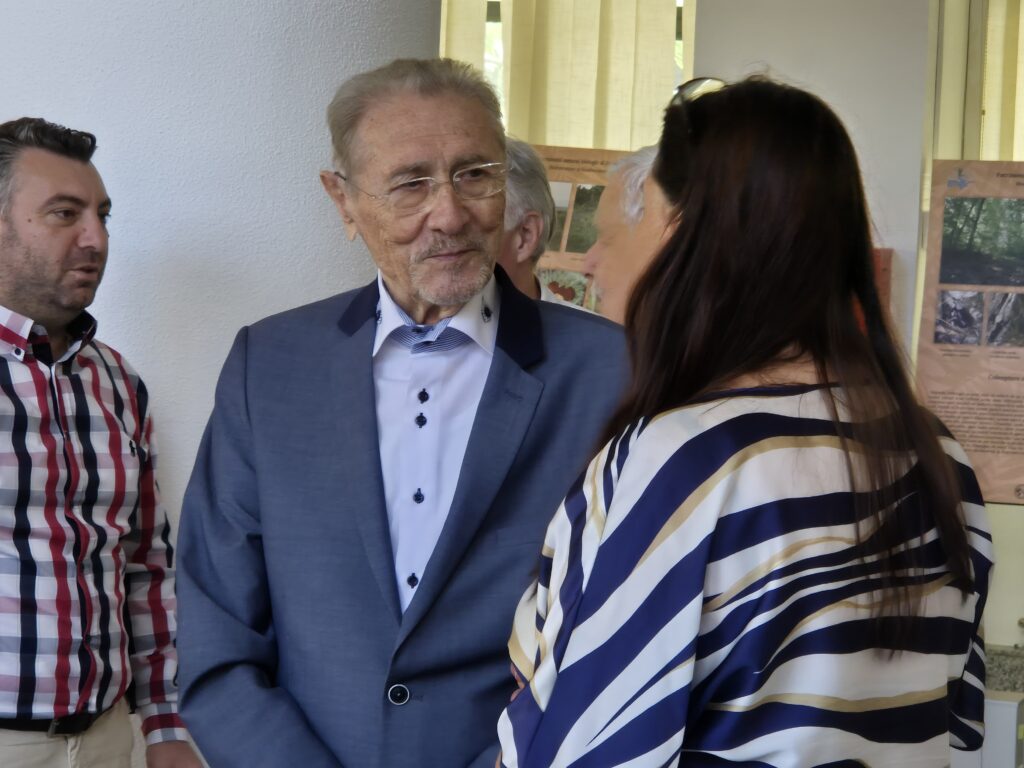 FOTO VIDEO Emil Constantinescu participă la vernisajul dedicat patrimoniului natural și cultural al Dobrogei, la Constanța 18 FOTO VIDEO Emil Constantinescu participă la vernisajul dedicat patrimoniului natural și cultural al Dobrogei, la Constanța e48c8bbb 1b68 4c2a ab9f adbcad0dfae5