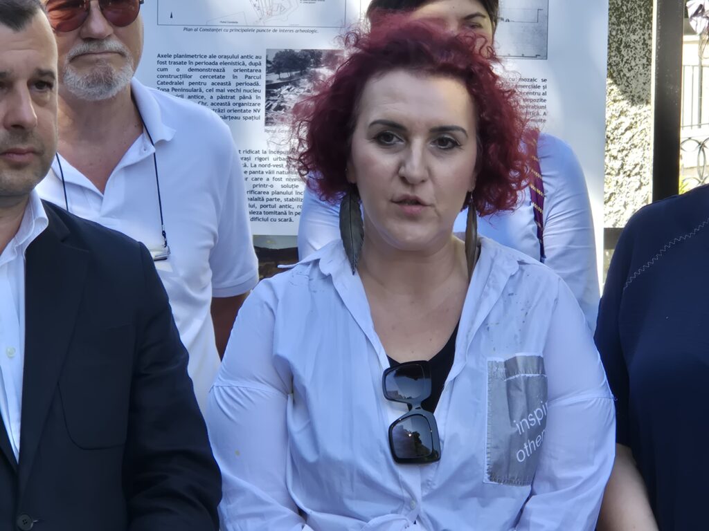 FOTO VIDEO Expoziție în aer liber la Edificiul roman cu mozaic: „File de istorie tomitană” 12 FOTO VIDEO Expoziție în aer liber la Edificiul roman cu mozaic: „File de istorie tomitană” e6f9ec88 ee9e 4f8b a441 9a34bfcdc8ab