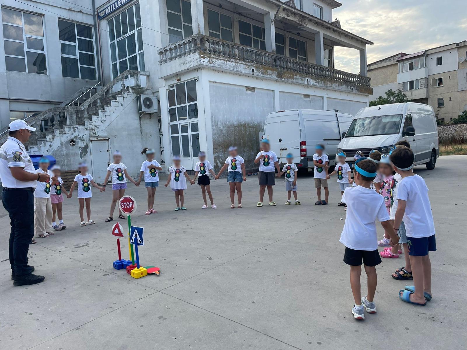 FOTO Copiii din comuna Cogealac s-au întâlnit cu polițiștii IPJ Constanța e88793be fcdb 46c9 8063 c58defcaefbd