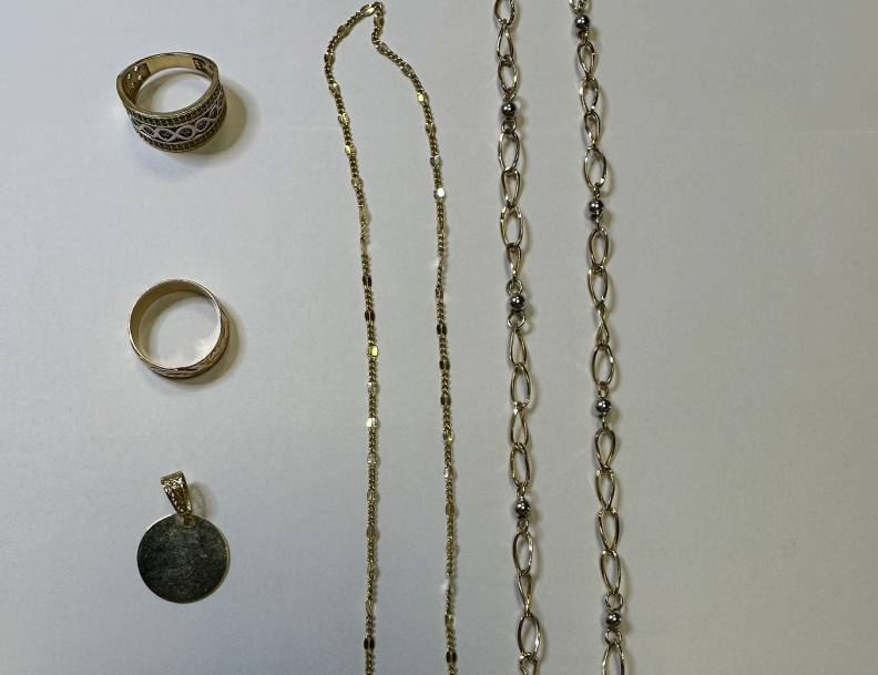 FOTO Cu cât vinde ANAF Constanța bijuteriile confiscate de la infractori/ Prețul aurului este mult mai ieftin 3 FOTO Cu cât vinde ANAF Constanța bijuteriile confiscate de la infractori/ Prețul aurului este mult mai ieftin ee 10