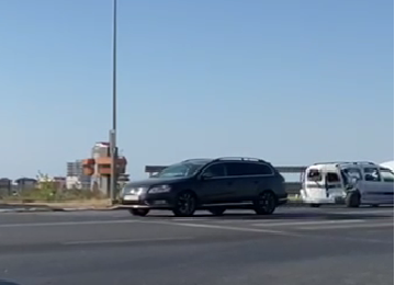 FOTO VIDEO Accident rutier în Năvodari/ Două persoane au fost rănite 3 FOTO VIDEO Accident rutier în Năvodari/ Două persoane au fost rănite ee 4