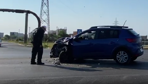 FOTO VIDEO Accident rutier în Năvodari/ Două persoane au fost rănite 2 FOTO VIDEO Accident rutier în Năvodari/ Două persoane au fost rănite eee