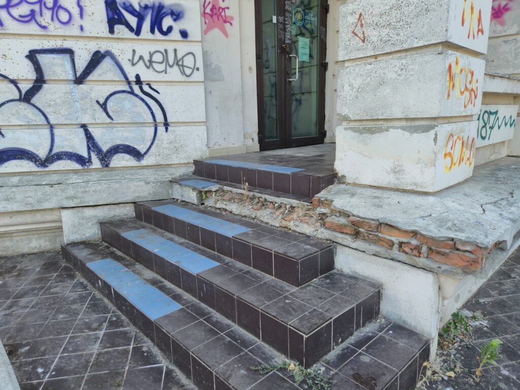 FOTO VIDEO Lucrările de reabilitare ale Hotelului Palace încă nu au început/ Bijuteria culturală va renaște cu un credit de 35 de milioane de lei 13 FOTO VIDEO Lucrările de reabilitare ale Hotelului Palace încă nu au început/ Bijuteria culturală va renaște cu un credit de 35 de milioane de lei f19f1f93 6e9b 47af 99c2 a7b9ae92a949