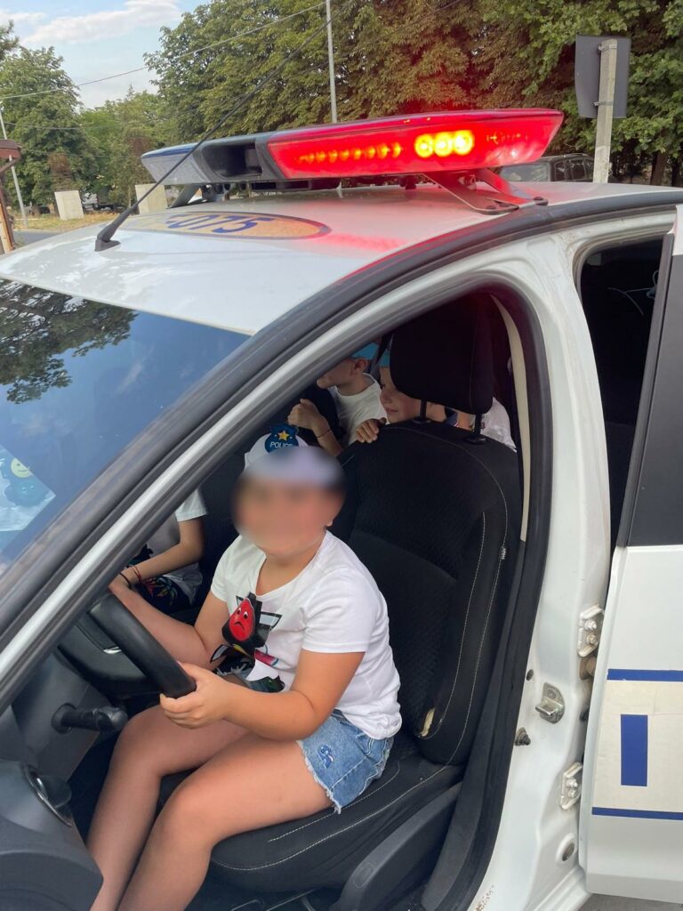 FOTO Copiii din comuna Cogealac s-au întâlnit cu polițiștii IPJ Constanța 3 FOTO Copiii din comuna Cogealac s-au întâlnit cu polițiștii IPJ Constanța f1e5523b 5396 491f bcdb 9300a9d5fdb6
