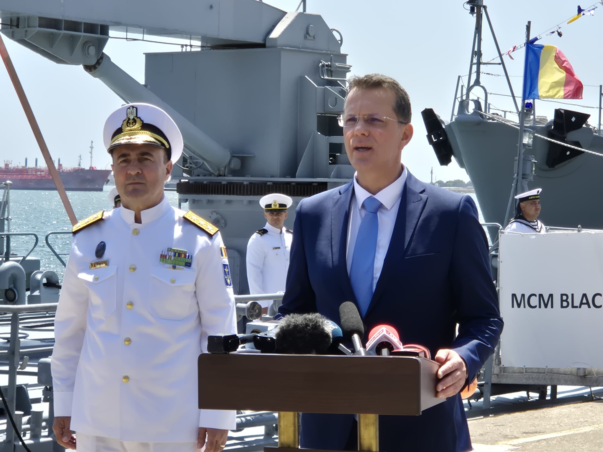 FOTO VIDEO Ionuț Moșteanu, Ministrul Apărării, în Portul Constanța: „Marea Neagră va rămâne un loc al păcii” fa45dce8 b8df 4a03 80a4 192a67ba3ff7