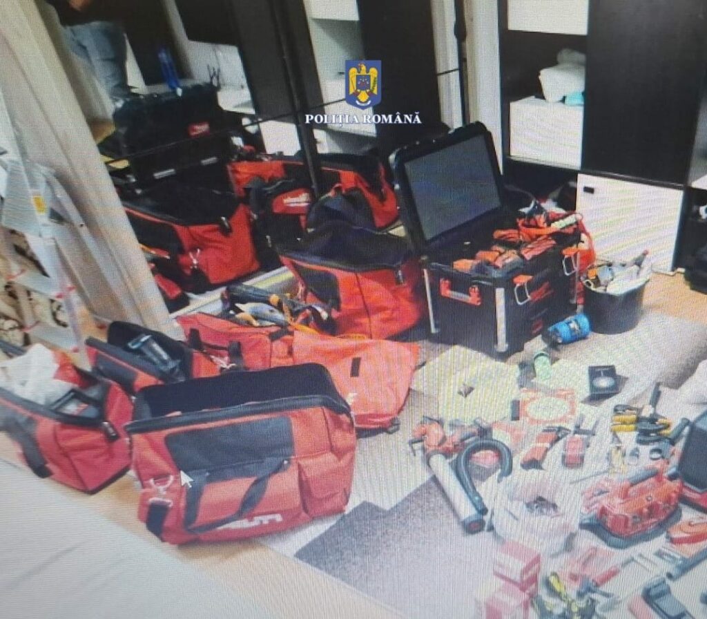 FOTO Bătăi cu săbii, topoare și cuțite, în Hârșova/ Polițiștii au deschis o anchetă fd53bb42 82f3 4f91 b4d7 04cf9baeeb44