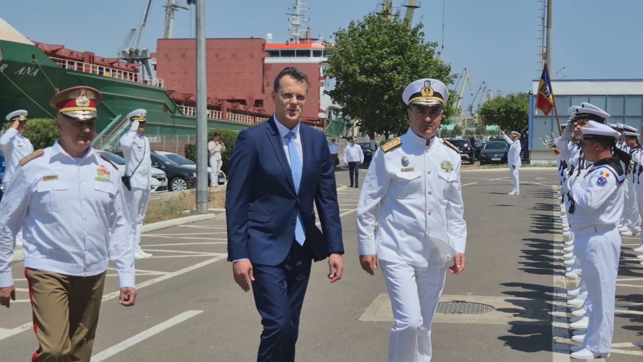 FOTO VIDEO Ministrul Apărării, prezent la preluarea de către România a comenzii Grupului operativ pentru combaterea minelor marine din Marea Neagră ffcaac1b 6794 4f23 bd2b 0252ac00be65