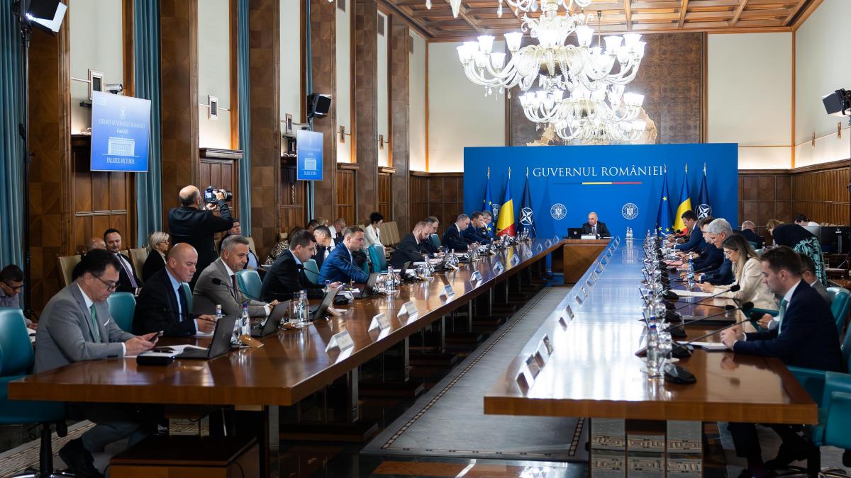 Guvernul modifică Legea Austerității. CASS pentru pensii peste 3.000 de lei până în 2028. Acciza la țigări nu crește până în iunie 2026 guvernul modifica legea austeritatii cass pentru pensii peste 3 000 de lei pana in 2028 acciza la tigari nu creste pana in iunie 2026 987118