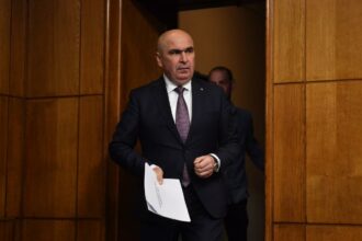 Ilie Bolojan discută azi cu șefa PNRR. România riscă să piardă aproximativ 6 miliarde de euro ilie bolojan discuta azi cu sefa pnrr surse romania risca sa piarda 6 miliarde de euro pentru ca nu a terminat la timp investitiile 989617