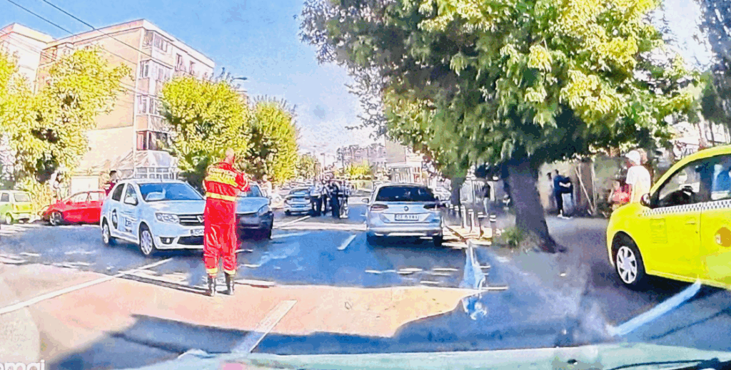 VIDEO FOTO Două victime au ajuns la spital după un accident între două mașini pe strada Theodor Burada din Constanța 2 VIDEO FOTO Două victime au ajuns la spital după un accident între două mașini pe strada Theodor Burada din Constanța image 6