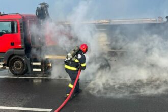 Roata unui camion a luat foc în sensul giratoriu de la Costinești incendiu masina autostrada 678x381 1