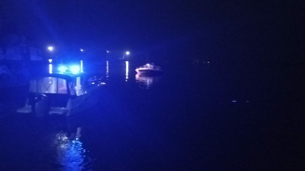 FOTO VIDEO. El este bărbatul care ar fi condus ambarcațiunea răsturnată la vărsarea Dunării în Marea Neagră / Patru persoane au murit UPDATE 4 FOTO VIDEO. El este bărbatul care ar fi condus ambarcațiunea răsturnată la vărsarea Dunării în Marea Neagră / Patru persoane au murit UPDATE khefklwehf 1