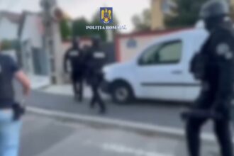 VIDEO Un bărbat a fost agresat de două ori și jefuit în parcările a două mall-uri din Constanța perchezitiii 234q2