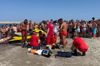 Un vârstnic a fost salvat de la înec de către turiști, în Mamaia UPDATE s1.ziareromania