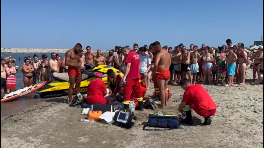 Un vârstnic a fost salvat de la înec de către turiști, în Mamaia UPDATE s1.ziareromania