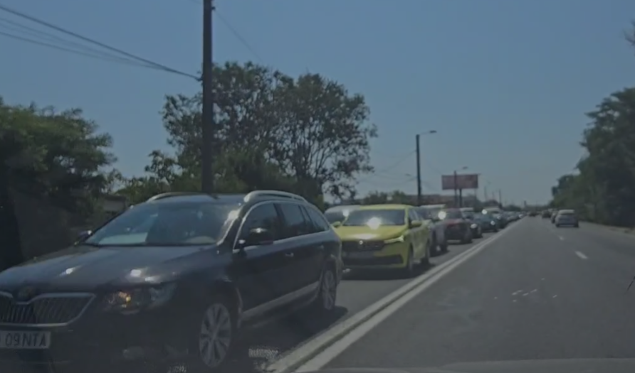 FOTO VIDEO Coadă de mașini care se întinde pe KILOMETRI, pe drumul spre sudul litoralului 4 FOTO VIDEO Coadă de mașini care se întinde pe KILOMETRI, pe drumul spre sudul litoralului ss 2