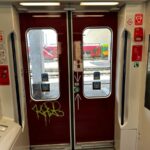 Primul tren electric adus în România, vandalizat la nici un an de la intrarea pe traseu tren electric vandalizat